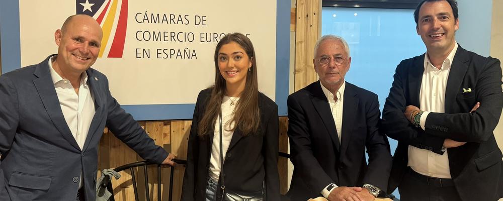 Desiree togheter with employees at the Swedish Chamber of Commerce in Barcelona