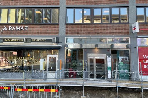 Gatuentrén till Första Långgatan 16