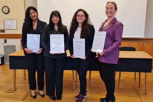 Årets mottagare av GUSTA, är från vänster Angela Raji, Shani Anuradha, Shalala Hasanova, Cecilia Axelsson. Joséphine Perini Stef
