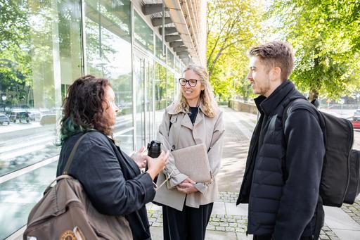 Students in front of House B at Campus Pedagogen