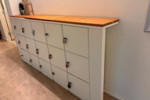 Förvaringsskåp i korridor