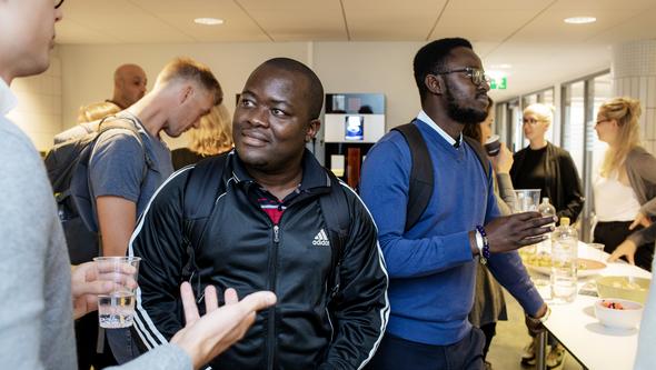 Studenter som umgås.