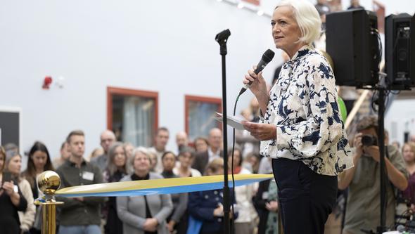 Acko Ankarberg Johansson, sjukvårdsminister, håller tal vid invigningen av HVC.