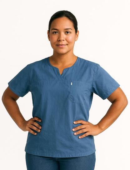 Student som följer basala hygienrutiner